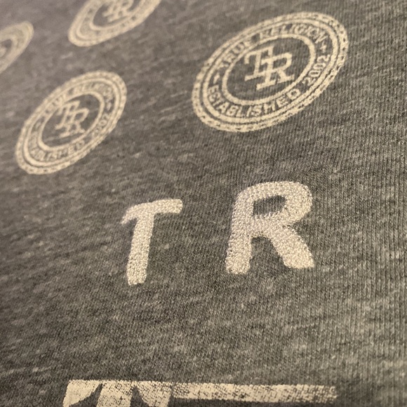 True Religion - Multi logo graphic s/s gray tee - Size X-Large - pre owned -good - Picture 4 of 5